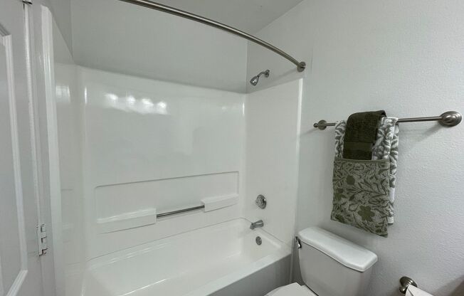 2 beds, 2 baths, 850 sqft, $3,005, Unit 811-01