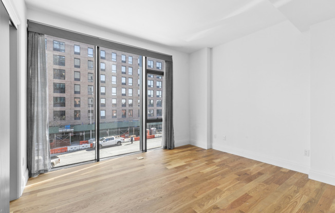 554 4 AVE