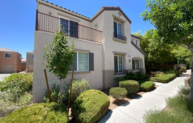 *2 WEEKS FREE RENT FOR QUALIFIED APPLICANTS W/ IMMEDIATE MOVE IN*N.W. BEAUTIFUL UPGRADED HOME WITH COMMUNITY POOL & PARK!