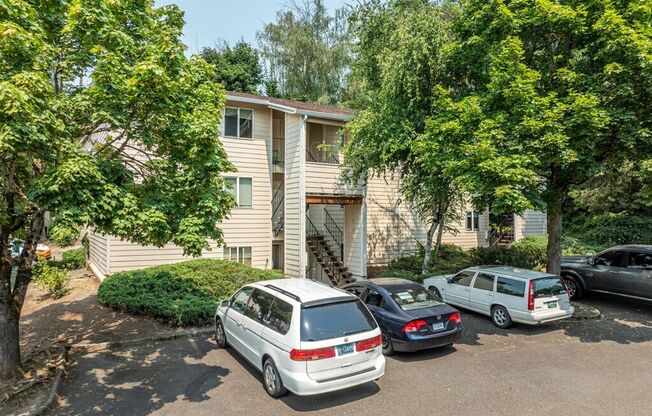 Charbern Apts - In The Hear of Milwaukie Oregon