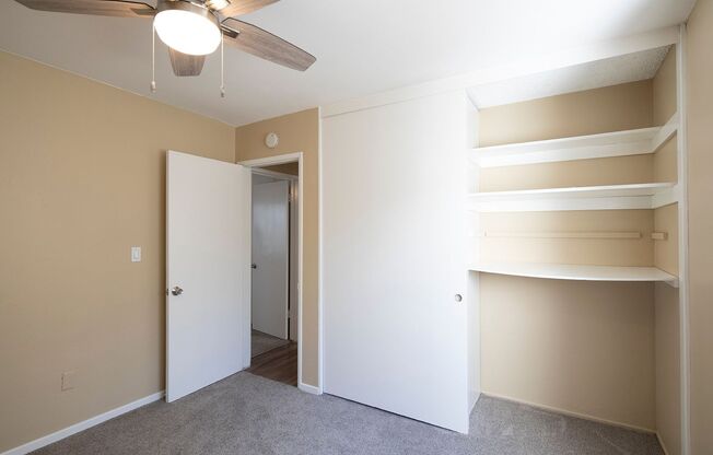 Charming 2 Br w/ Parking and Patio in Pacific Beach!