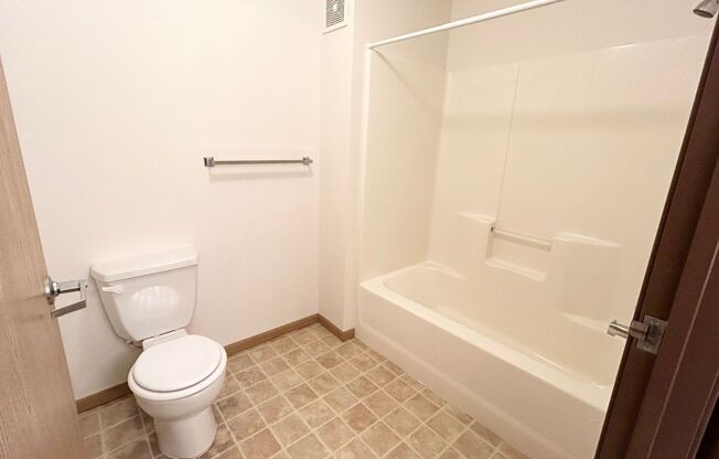 3 beds, 2 baths, 1,160 sqft, $1,360, Unit 800-301