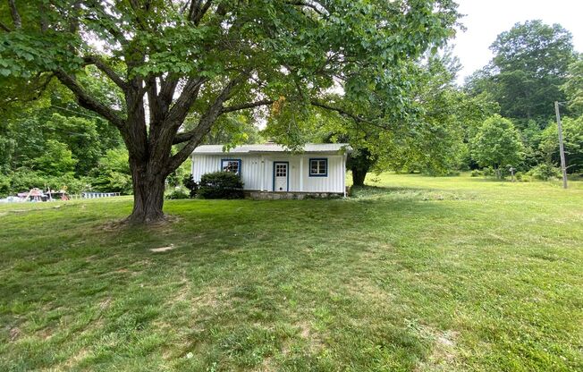 Fairview - Charming One Bedroom Cottage at Hickory Nut Gap Farm!