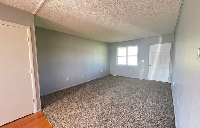 2 beds, 1 bath, 900 sqft, $850, Unit B8