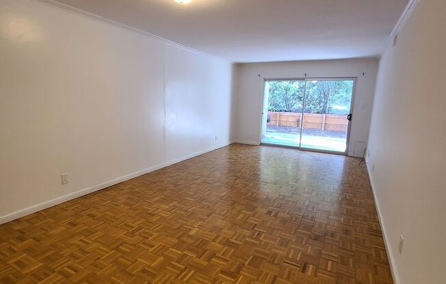 One Bedroom Unit in Sharon Park Neighborhood Available Now!
