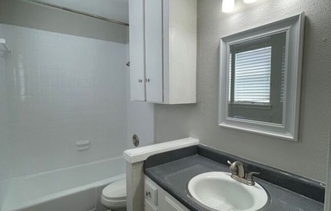 2 beds, 2 baths, 931 sqft, $1,195, Unit 05-0502