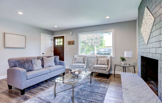 Charming 3-Bedroom Home with Spacious Yard in SE Portland – Available After July 15