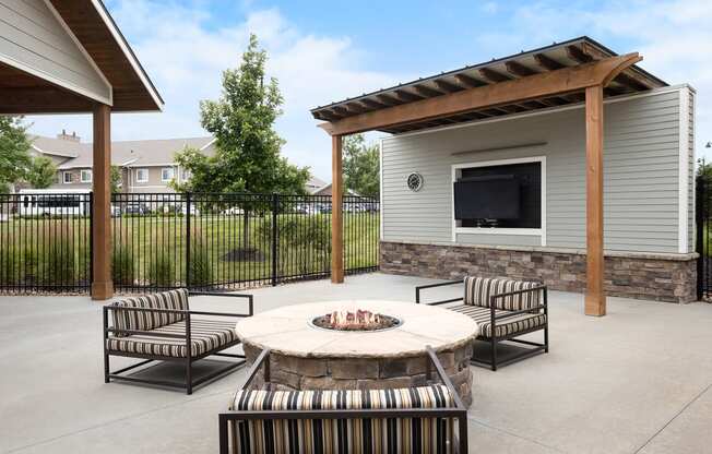 The Haven at Shoal Creek - TV lounge with fire pit