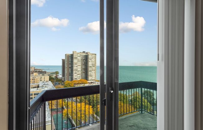 2 beds, 1.5 baths, 967 sqft, $3,000, Unit 16C