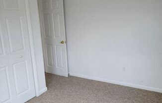 2 beds, 1 bath, $750, Unit 22 Walnut unit A