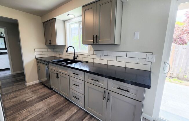Fully Remodeled 2 Bedroom Townhome!