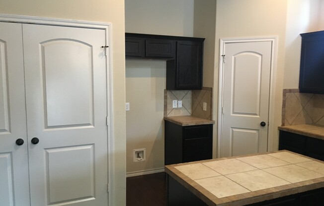 Beautiful 3 Bedroom Townhome, Kyle, Texas!