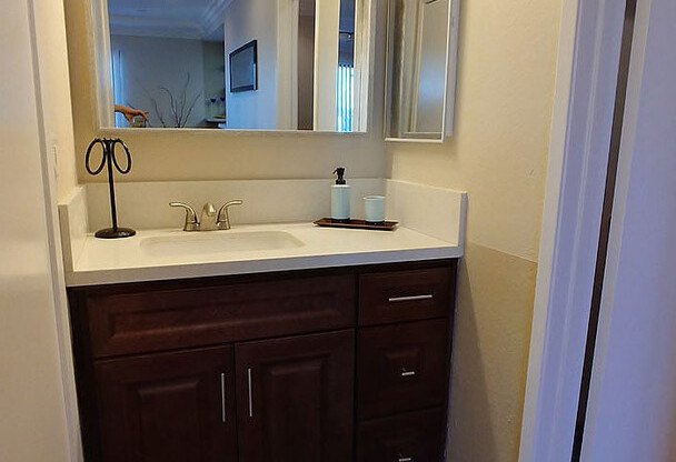 2 beds, 2 baths, 910 sqft, $2,850, Unit 203