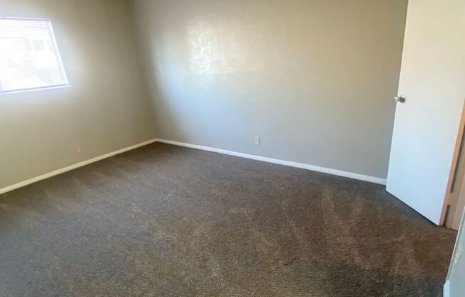 2 beds, 1 bath, 900 sqft, $1,051, Unit 09H