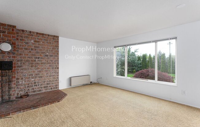 Spacious and Cozy Two-Bedroom in Gresham - Yard + Garage!