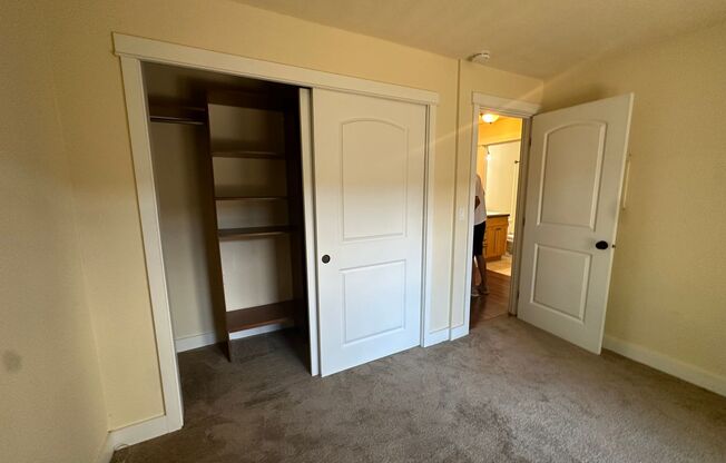 2 beds, 1 bath, $1,595