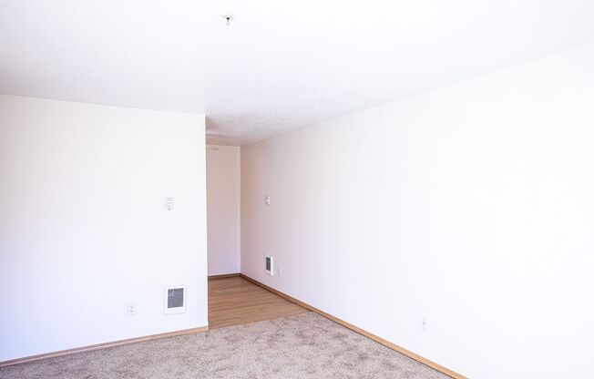 2 beds, 2 baths, 847 sqft, $1,550, Unit 44