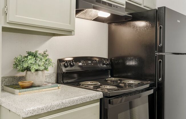 2 beds, 2 baths, 800 sqft, $999, Unit B06