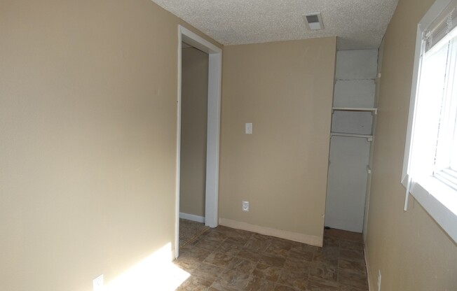 2 beds, 1 bath, 750 sqft, $549