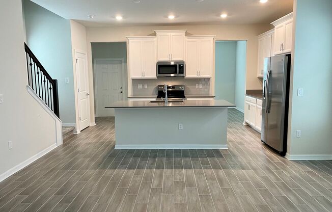 4 bedroom 3.5 bath, The Cove at Waterside, LIKE NEW!