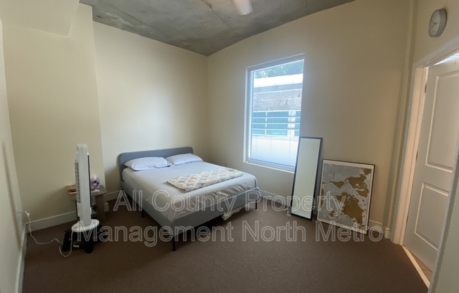 950 W Peachtree St