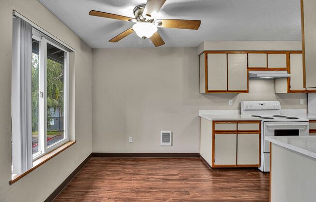 2 beds, 2 baths, 950 sqft, $1,295, Unit 340-18