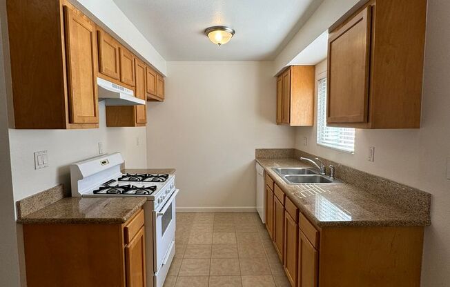 2 beds, 1 bath, 960 sqft, $2,795, Unit Unit D