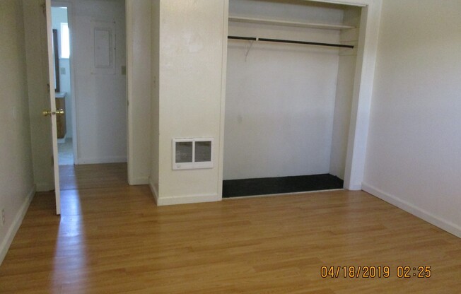 2 beds, 1 bath, $950, Unit SCHE21