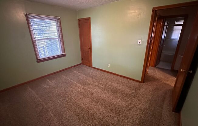 2 beds, 1 bath, $895