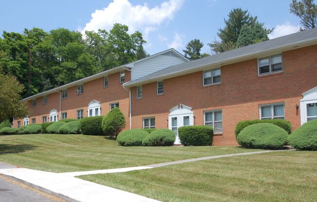 2 beds, 1.5 baths, 900 sqft, $1,440, Unit F-5