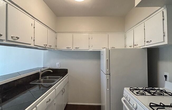 1 bed, 1 bath, $750, Unit MA911