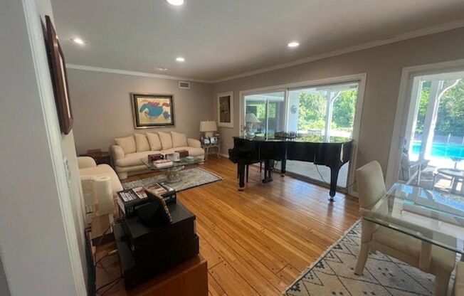 Beautiful One Level, 3 Bedroom, 3 Bathroom Tarzana Pool Home for Lease!