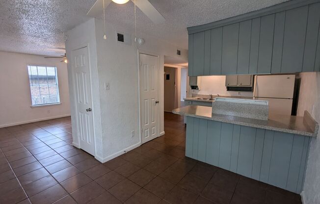 2 beds, 1 bath, $1,250