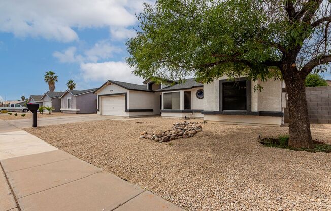 Charming 4 bed, 2 bath home in Mesa!