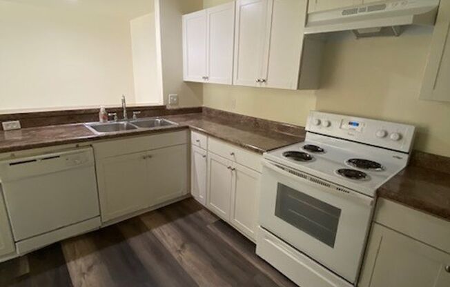 3 beds, 2 baths, 1,120 sqft, $1,400, Unit Unit 1