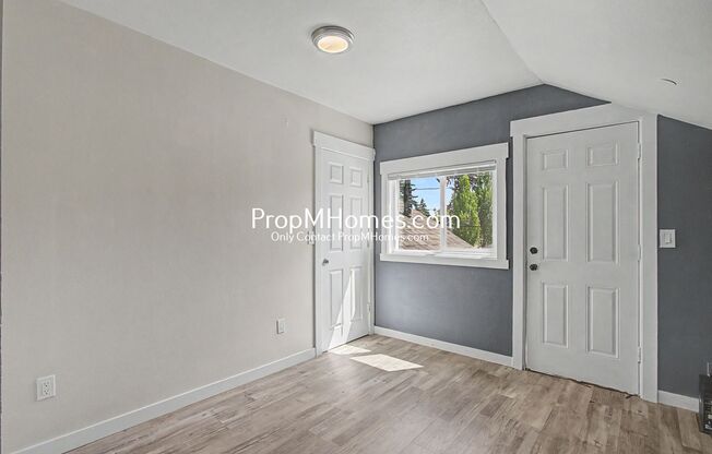Charming One Bed Unit in Quiet Brentwood-Darlington Neighborhood!