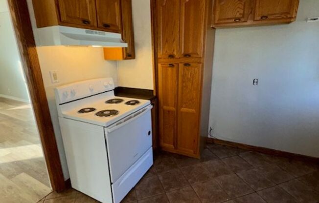 2 beds, 1 bath, $995