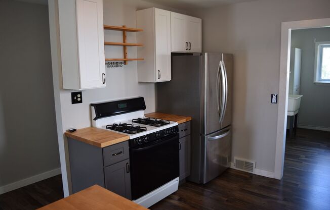 3 beds, 1 bath, $1,900