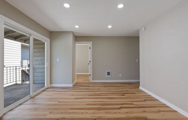 3 beds, 1 bath, 864 sqft, $1,625, Unit #43