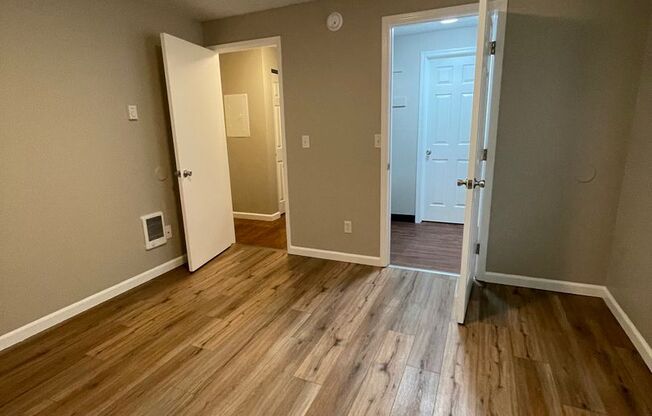 2 beds, 1 bath, 945 sqft, $1,575, Unit 037
