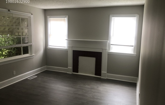 1121 MONA DR