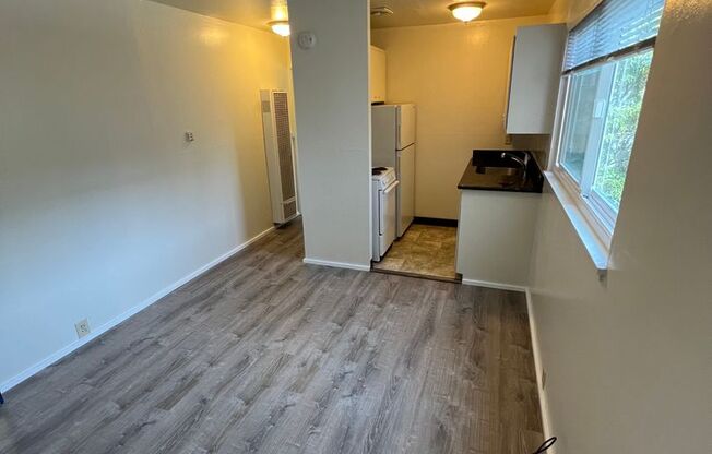 Spacious Remodeled 1 Bedroom conveniently located off of Telegraph Ave.