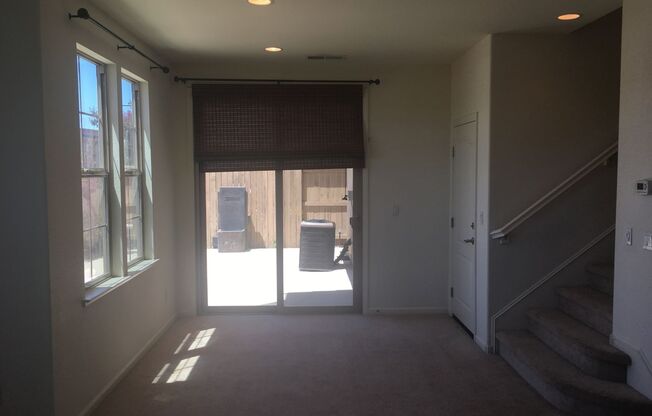 Large Executive 3 Bed, 2.5 Bath, 1963 sqft., Folsom Home for Lease.