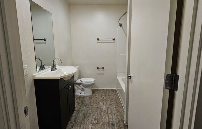 2 beds, 1 bath, 915 sqft, $1,495, Unit 19