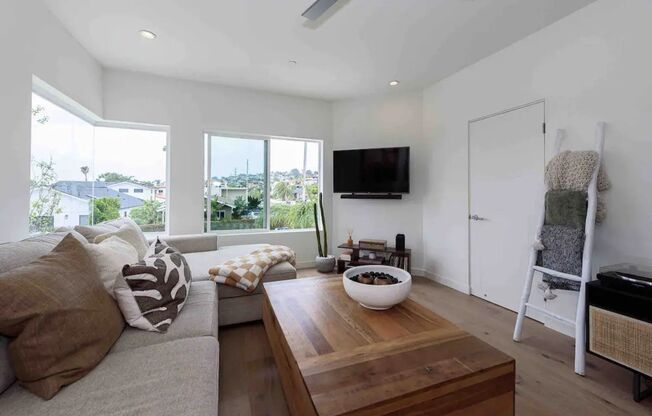Modern Luxury Fully Furnished Townhome with LARGE ROOFTOP DECK! VIEWS OF SAN DIEGO BAY! LONG TERM LEASE!