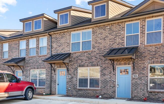 3 Bedroom Pet Friendly Luxury Townhomes For Rent!