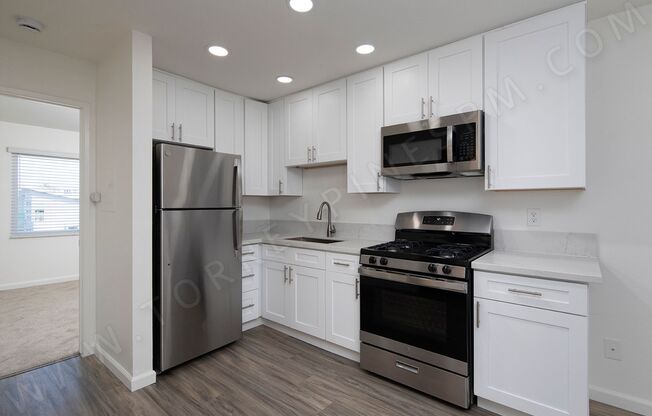 *OPEN HOUSE: 11/8 1-2PM* 1 BR Apartment in Hillcrest with Parking!