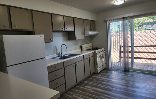 2 beds, 1 bath, 720 sqft, $1,245, Unit 13