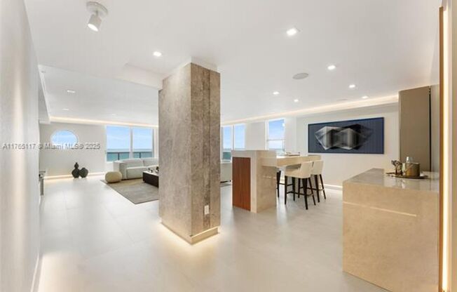 5801 Collins Ave appt 900 (A11765117)