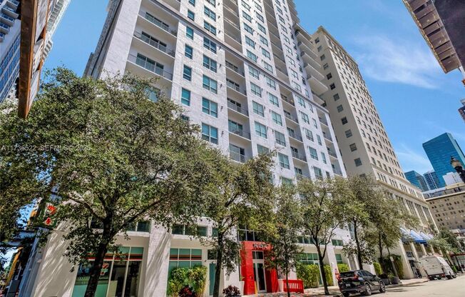 2 beds, 2 baths, $3,300, Unit UNIT: 2013